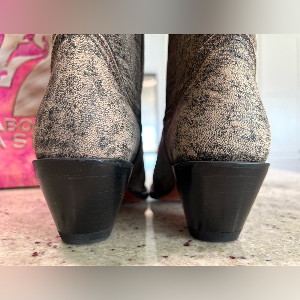 Women's Western Grey Heeled Cowboy Boots “NEW in BOX” - Picture 6 of 10